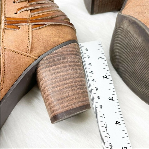 Madden Girl Tan Stylish Leather Darla Side Zip Block Heel Ankle Boots 9M - Picture 5 of 9